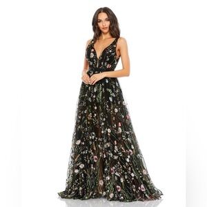 Mac Duggal 12282 NWT FLORAL EMBROIDERED SLEEVELESS A LINE GOWN